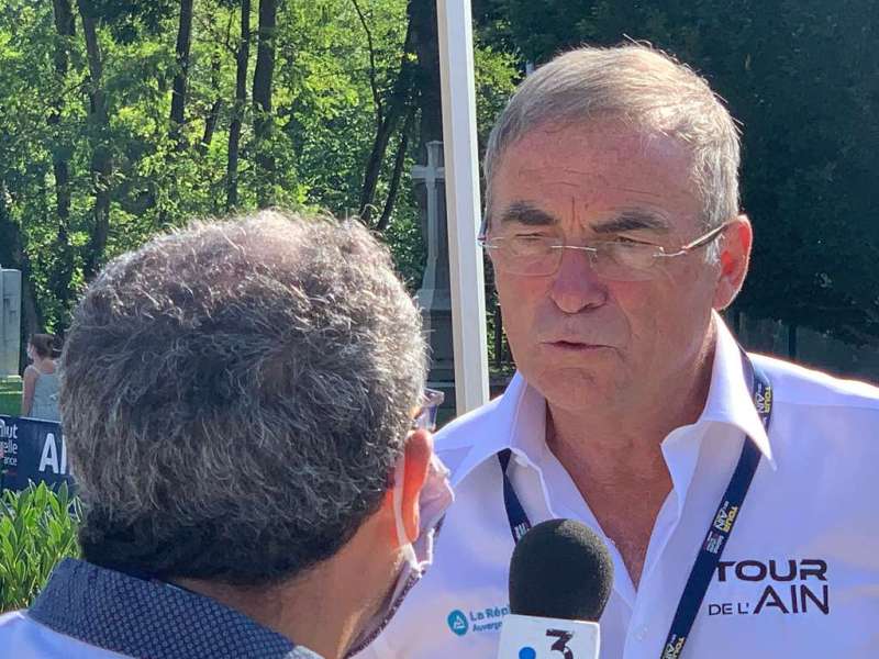 Bernard Hinault conseille à Paul Seixas d’attendre avant le Tour de France 2026